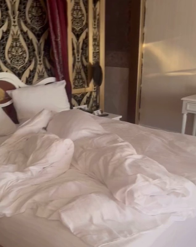 Imagini cu apartamentul de lux în care Vica Blochina a stat în Bodrum. Are jacuzzi, scară interioară și terasă cu vedere la Marea Egee