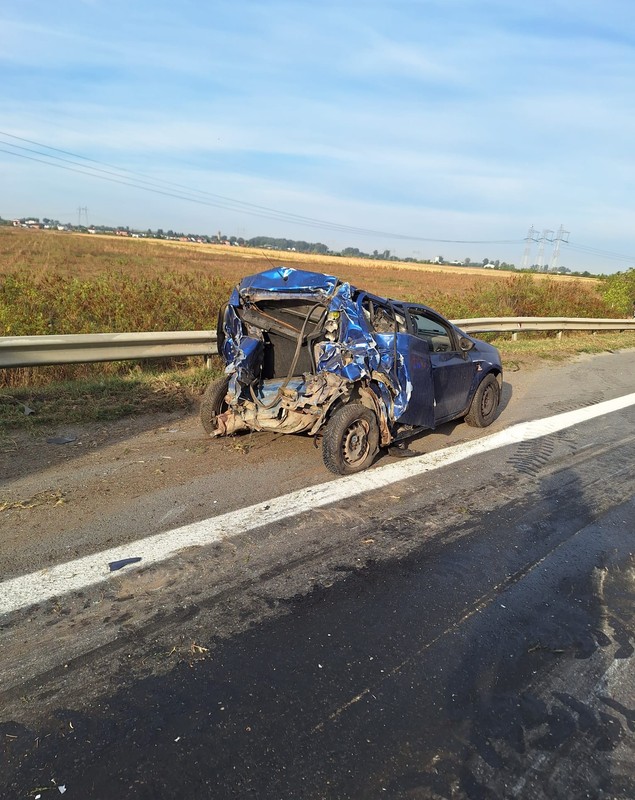 Cinci morți într-un accident pe A1, în apropiere de București. Un microbuz cu opt locuri a fost complet strivit între două TIR-uri