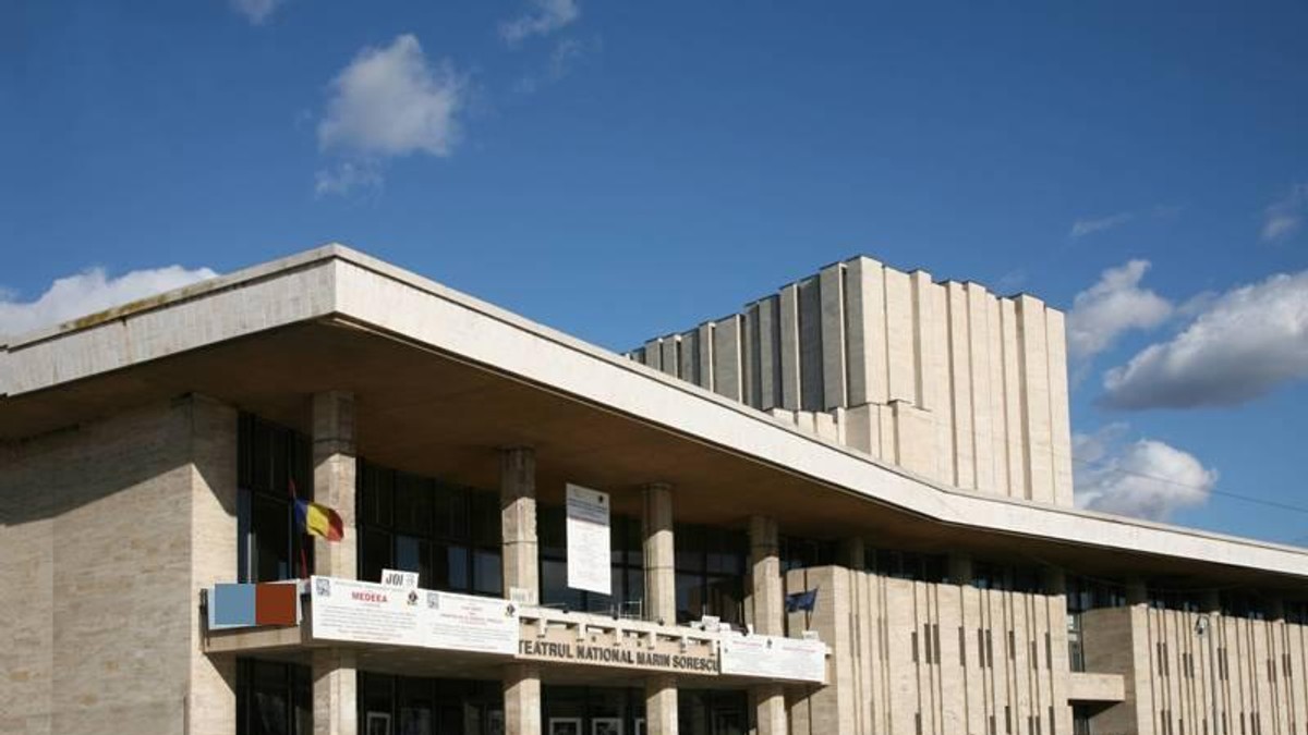 Un angajat al Teatrului Naţional din Craiova a murit la serviciu. Clădirea Teatrului Național din Craiova, vedere din exterior