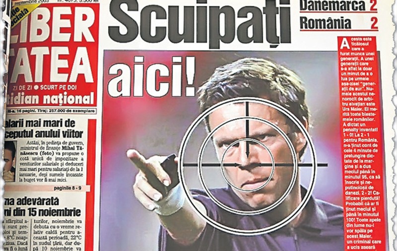 Thompson este pentru noi, Urs Meier doi. Erorile miopului arbitru din Scoția la meciul cu Olanda au amintit de o altă hoție, din 2003