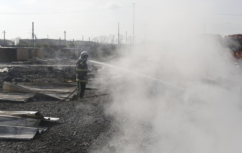 Aproximativ 600 de migranți sunt dați dispăruți, în urma incendiului de la tabăra Grande-Synthe | FOTO