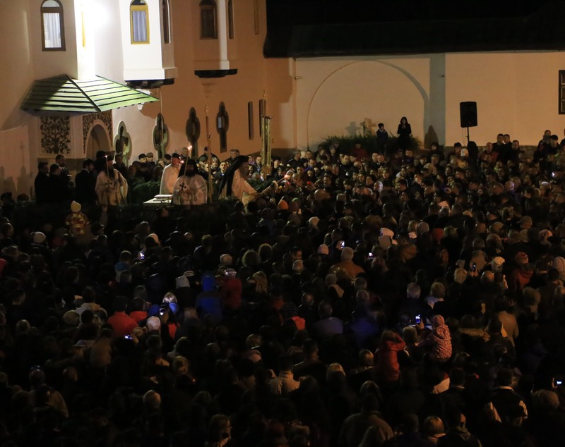 PAȘTE 2016: HRISTOS A ÎNVIAT! Așa petrec românii de Paște, pe 1 MAI! FOTO&VIDEO