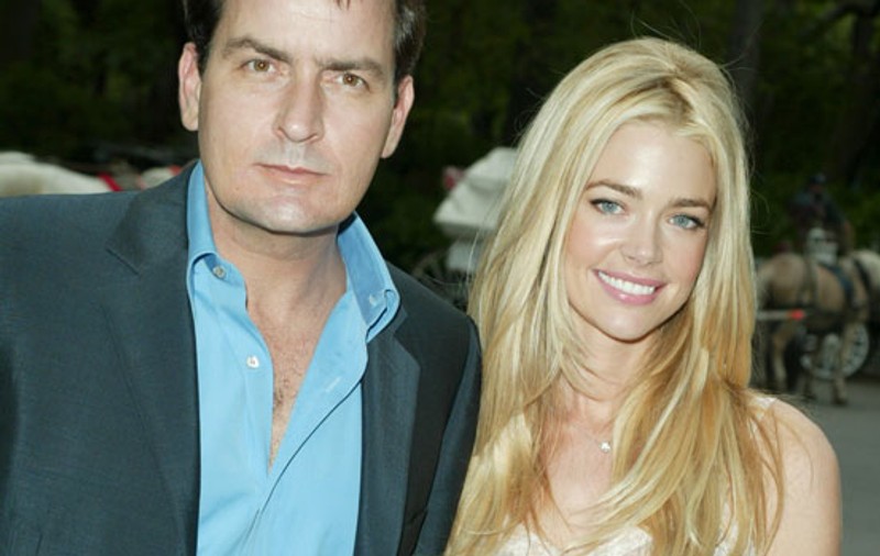 Charlie Sheen a făcut Revelionul cu Denise Richards şi fiicele lor