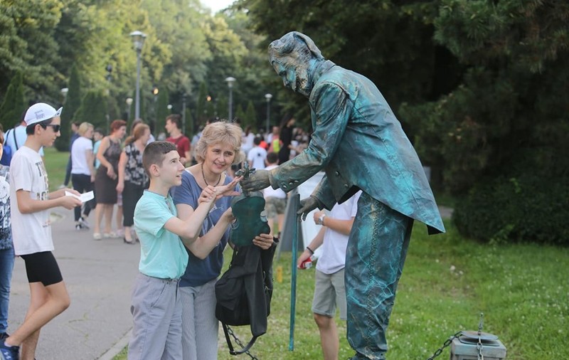 FOTO| Festivalul Statuilor Vivante încântă trecătorii prin Herăstrău