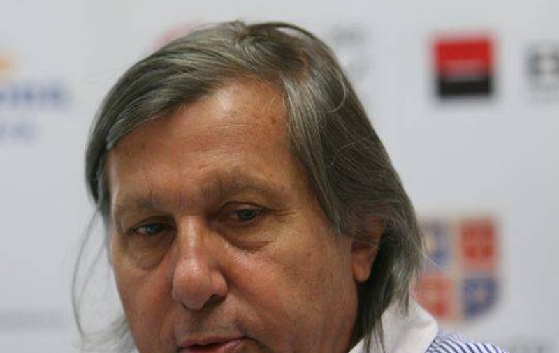 Ilie Năstase şi Victor Ciorbea, decoraţi de Regele Mihai
