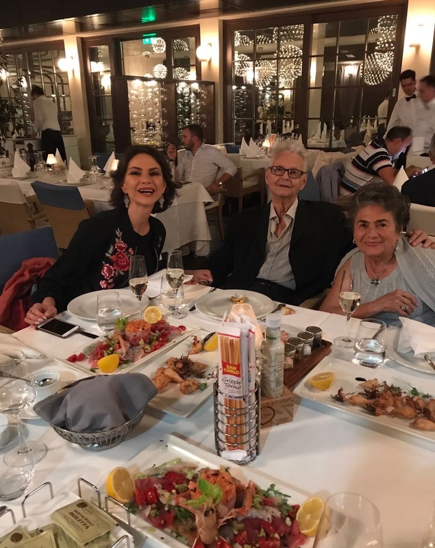 Moment aniversar pentru Ramona Bădescu. Surprize peste surprize pentru tatăl ei | FOTO