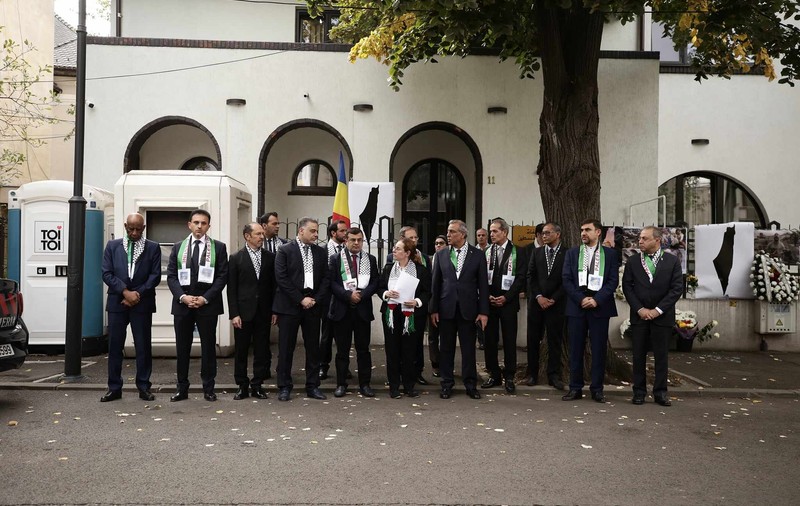 Reprezentanți diplomatici din circa 20 de state își exprimă solidaritatea cu poporul palestinian, la o manifestație în fața Ambasadei Palestinei la București