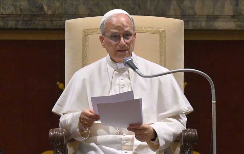 Papa Leon al XIV-lea îl numește pe Donald Trump „tiran” și susține că nu se teme de el: „Lumea este devastată”