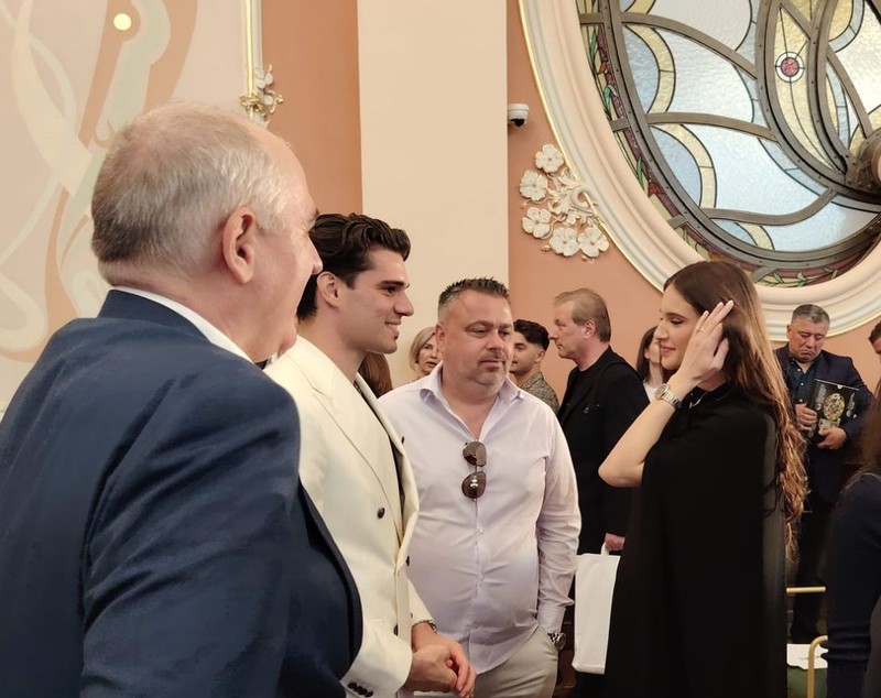 Apariția lui Ianis Hagi alături de soția însărcinată. Elena Tănase a atras privirile îmbrăcată într-o rochie scurtă asortată cu pantofi de 1.000 de euro