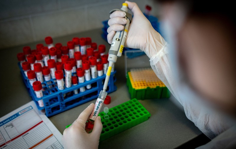 Definițiile de caz pentru COVID, actualizate de INSP. Care sunt recomandările de testare pentru personalul medical nevaccinat
