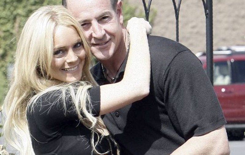 Michael, tatăl lui Lindsay Lohan, vrea să-şi deschidă propria clinică de reabilitare