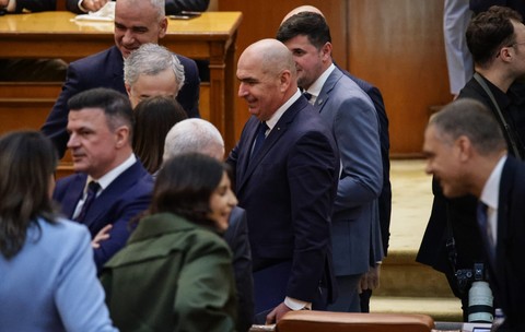 Scenarii după căderea Guvernului Bolojan: tehnocrați, majoritate PSD-PNL sau ruptură în PNL