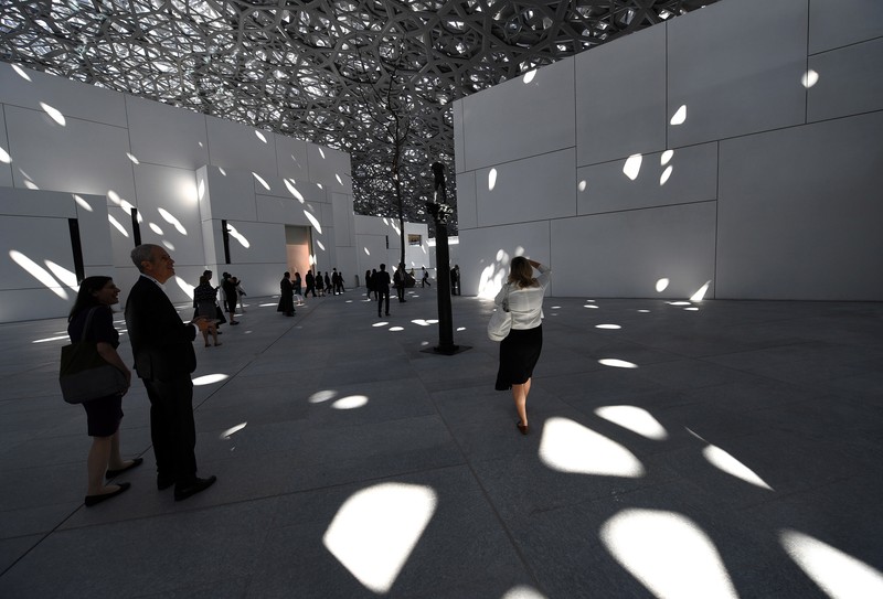 Emmanuel Macron a inaugurat muzeul Louvre în Abu Dhabi