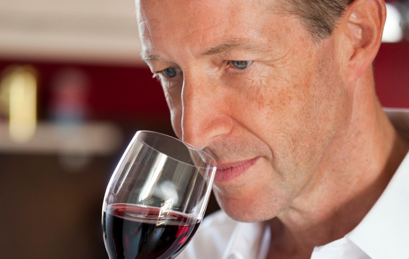 Un PAHAR DE VIN, înainte de OBŞTESCUL SFÂRŞIT! Un spital DESCHIDE UN BAR pentru PACIENŢII care SUNT PE MOARTE