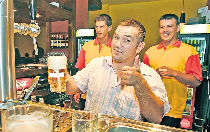 Leonard Doroftei împlineşte, astăzi, 44 de ani: «Sunt spumos ca berea bună» | INTERVIU
