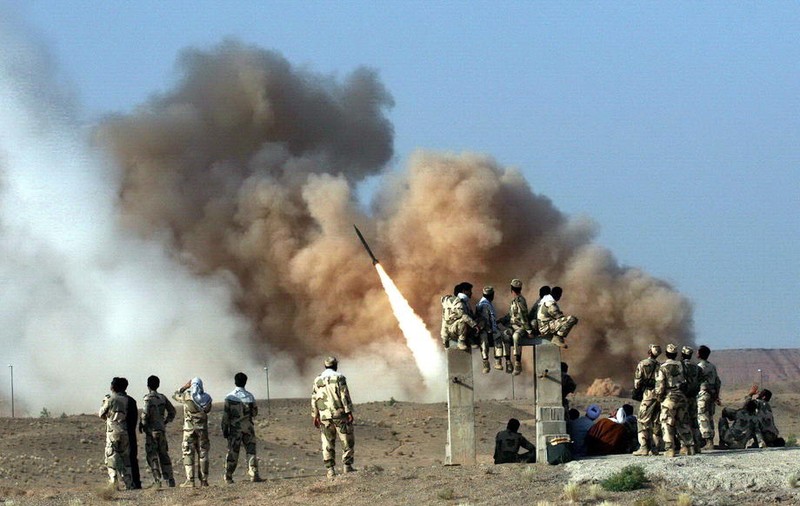 Iranul a bombardat baze americane din Irak. Surse CNN: militarii SUA ar fi fost avertizați din timp, de către oficialii irakieni
