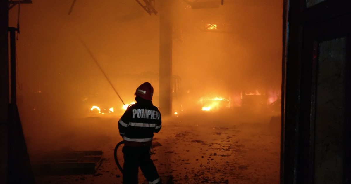Incendiu violent la societatea de transport public din Tulcea