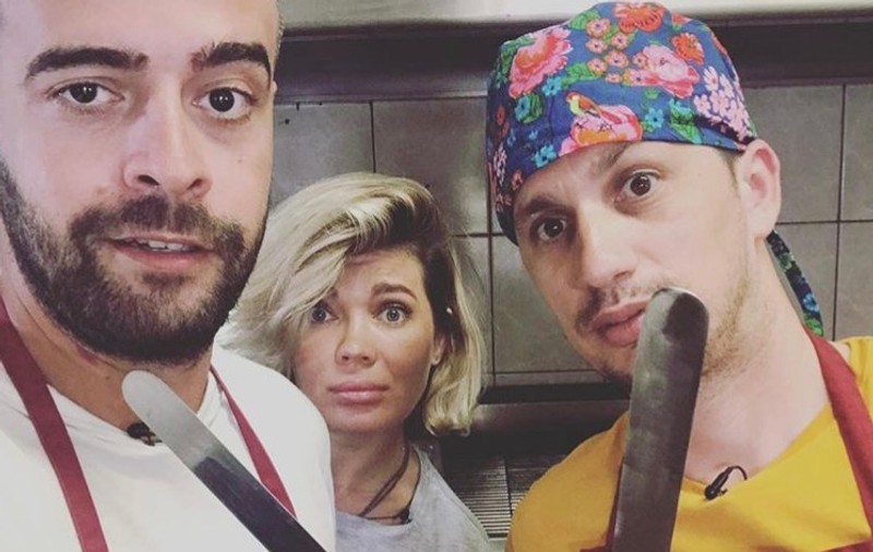 “Aventură cu 4 stele”, la Antena  1. Noapte de groază pentru Gina Pistol, Speak și Flick Domnul Rimă, în casa unui administrator de cimitir. ,,Morbid și foarte sinistru!”