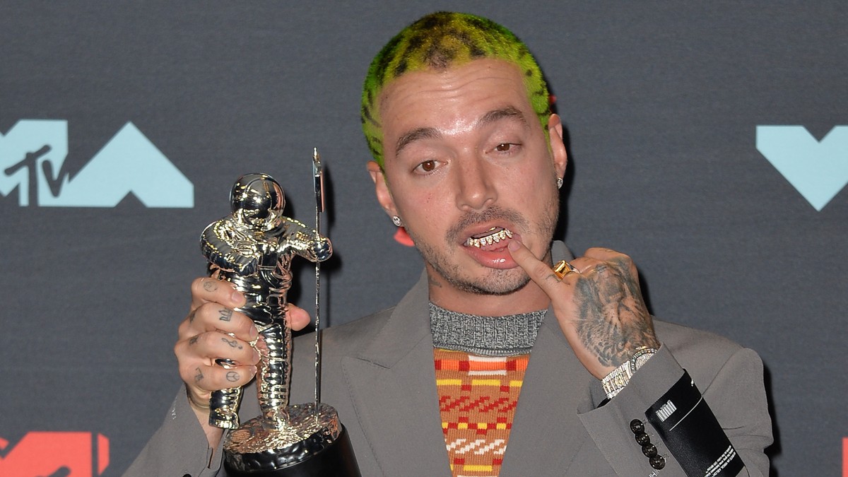 J Balvin suferă de anxietate. Le-a spus fanilor cum se tratează