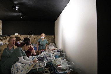 Nou-născuți în subsolul maternității din Kiev