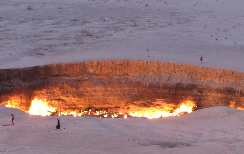 Turkmenistanul vrea să închidă „Poarta iadului”, un crater uriaș care arde de zeci de ani