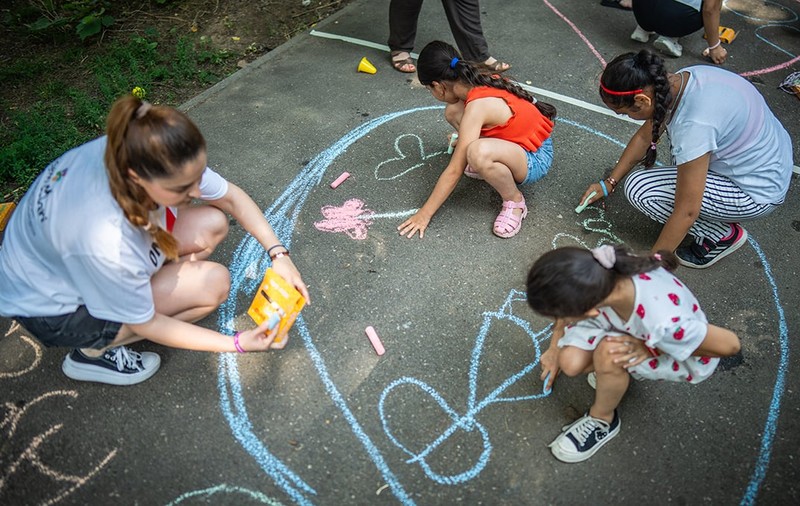 Iarina Taban, fondatoarea Ajungem Mari, cel mai important program educațional dedicat copiilor instituționalizați din România: „Voluntarii noștri nu schimbă vieți printr-un gest spectaculos, ci prin faptul că revin”