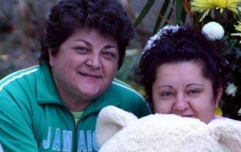 Două românce se căsătoresc în Italia, după 15 ani de relație. Sardinia permite căsătoria cuplurilor homosexuale