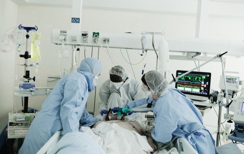 Cadrele medicale care au îngrijit pacienţi COVID-19 vor avea contracte nedeterminate, după încheierea crizei. Vot în Senat