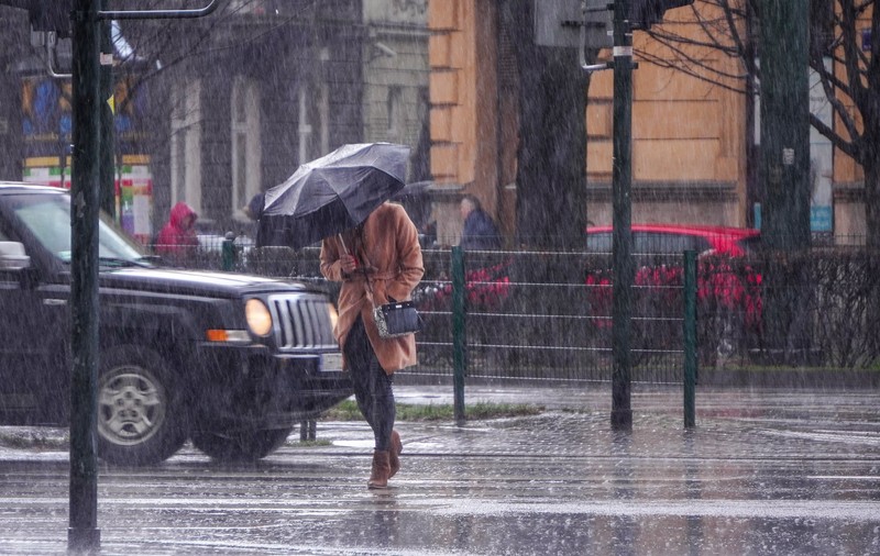 Prognoza meteo pentru următoarele două săptămâni. Vremea se răcește în toată țara