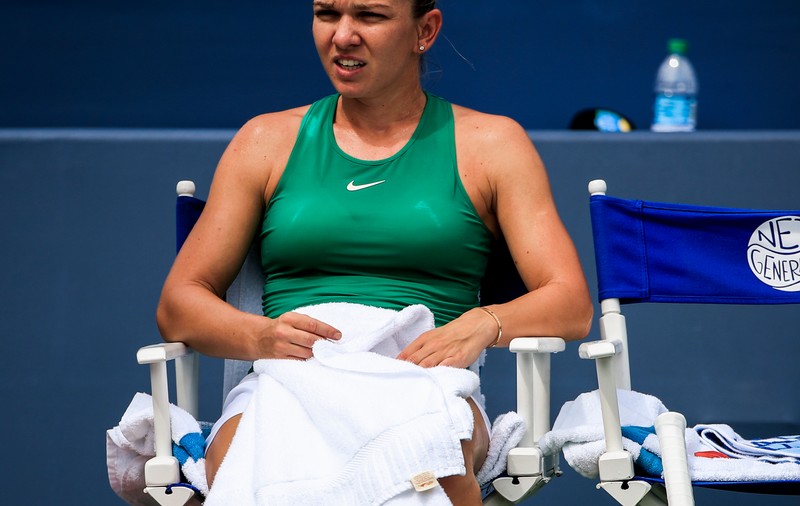 Reacțiile fanilor după ce Simona Halep s-a retras de la New Haven. Unii o susțin: ”O decizie înțeleaptă”. Alții o critică: ”O fițoasă” | VIDEO