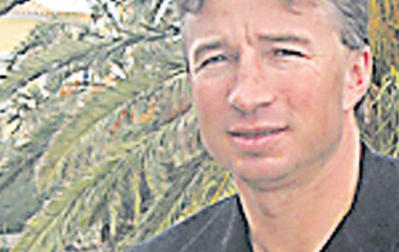 Dan Petrescu şi fosta lui soţie, Dana, au stabilit la notar pensia alimentară a fetelor pe care le au împreună