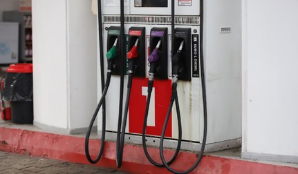 Pompe de carburanți într-o stație peco. Foto: Libertatea/ Dumitru Angelescu