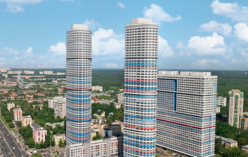 Fiul unui magnat rus din energie a murit după ce s-a aruncat de la etajul 26 al unui bloc-turn de lux din Moscova. Presa locală scrie că poliția îi bătea la ușă