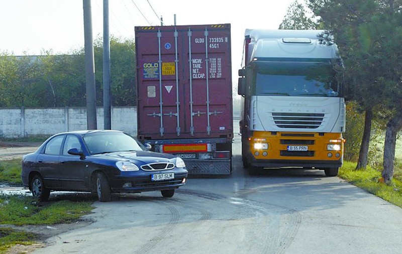 Au blocat strada cu TIR-urile