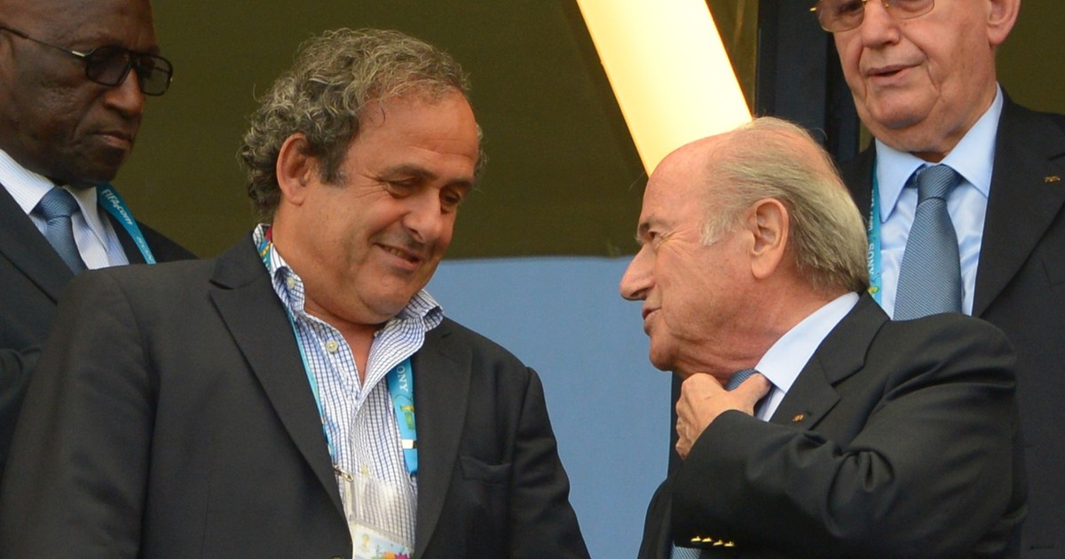 Michel Platini și Sepp Blatter, urmărind meciul Germania - Portugalia, de la Cupa Mondia din 2014