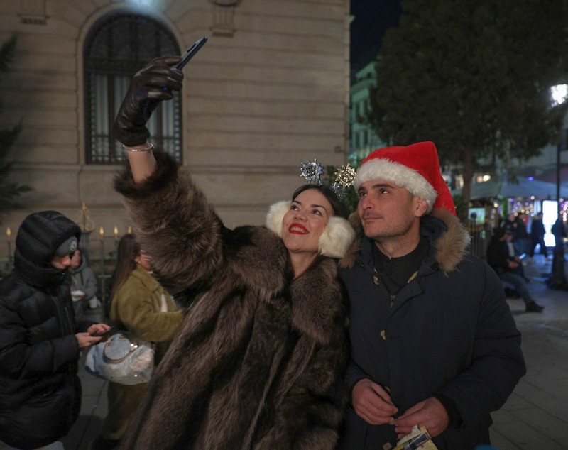 FOTO. Sute de persoane au petrecut de Revelion în Centrul Vechi, din București. A fost show și în Parcul IOR