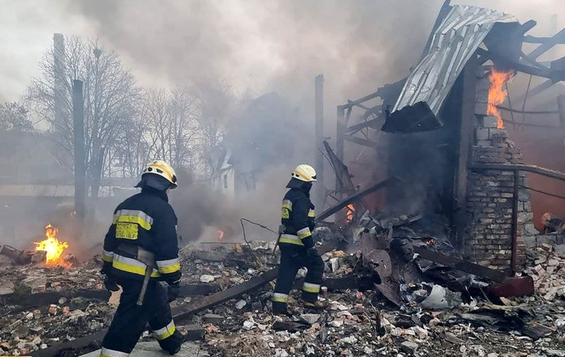 VIDEO | Cum arată orașul Dnipro, după atacurile aeriene ruse. Clădiri transformate în moloz, incendii și fum