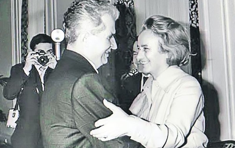 Cadourile primite de Ceauşeşti, scoase la licitaţie!