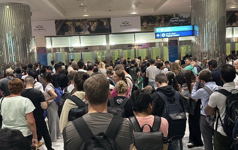 Cum au ajuns acasă primii români, după ce au fost blocați în Dubai: „Patru bilete, 22.000 de euro”