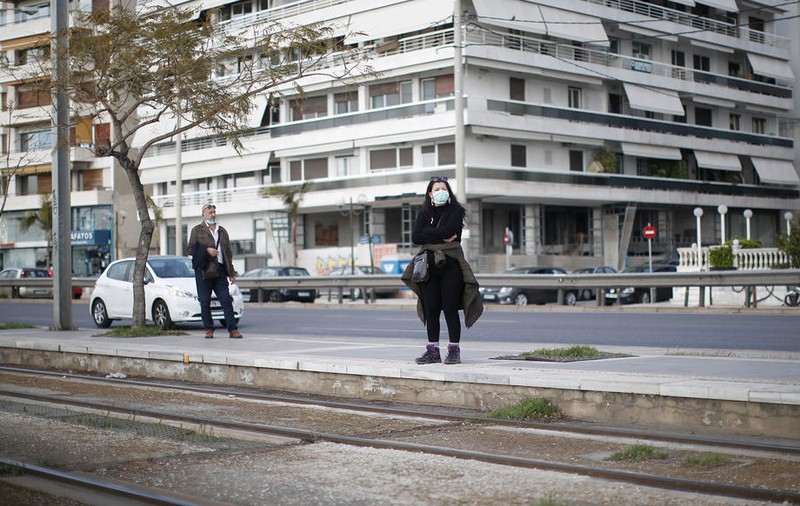 Grecia interzice adunările publice de mai mult de 10 persoane. Ce amendă primesc cei care nu respectă regula