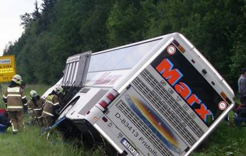 Cel puţin 15 răniţi în urma unui accident rutier în apropiere de Craiova