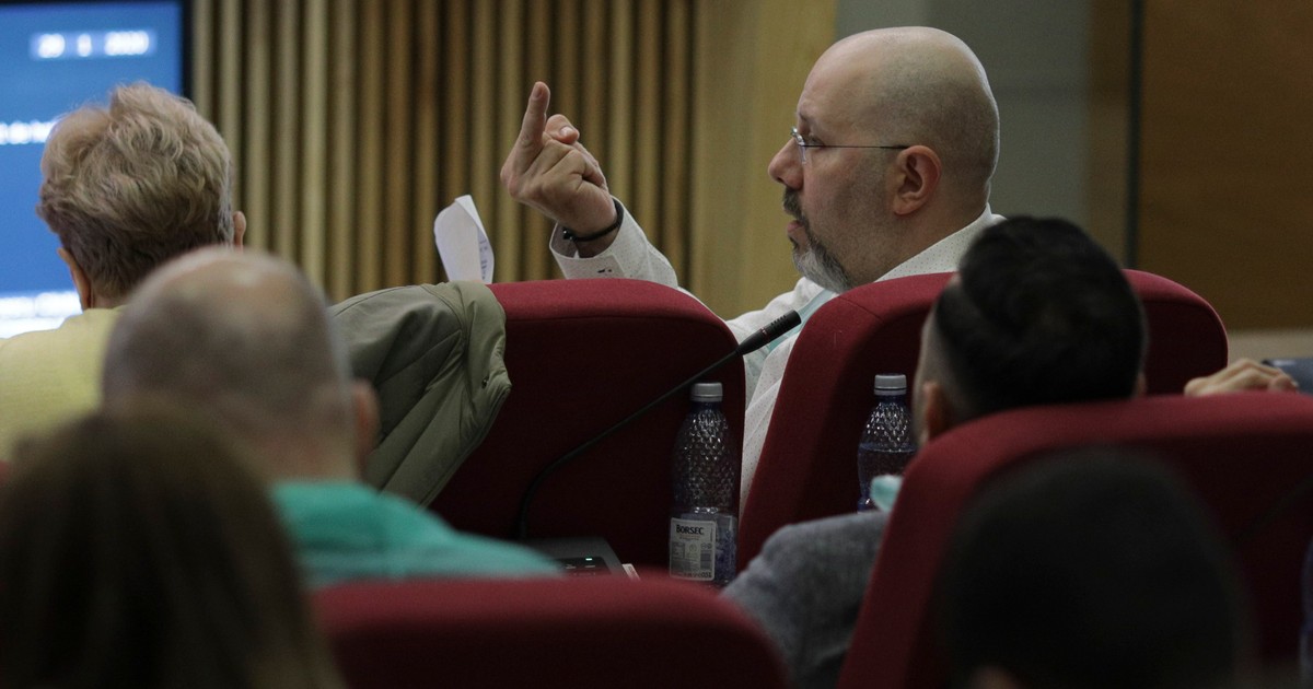 Bădulescu, semne obscene către USR / Foto: Octav Ganea/Inquam Photos