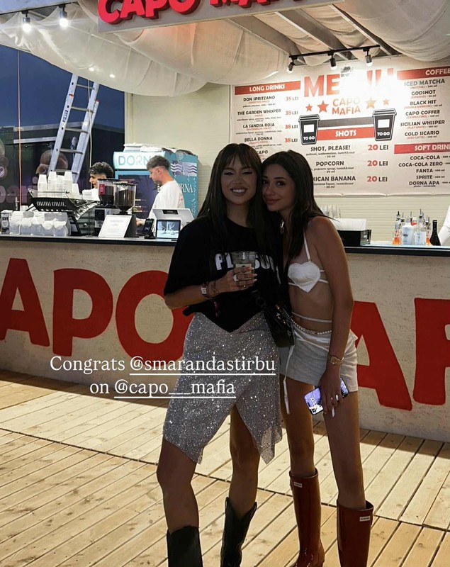 Cum a apărut iubita lui Selly la Beach! Please 2025. Îmbrăcată într-un sutien cu inimioare și fustă mini, Smaranda a atras atenția