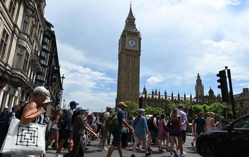 Val de căldură în Europa. Marea Britanie a înregistrat un nou record de caniculă, în timp ce Franța se topește la peste 40 de grade Celsius