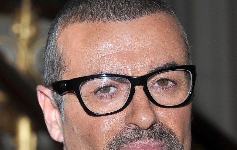 George Michael îşi revine după boala grea. Se întoarce de Crăciun în Anglia!