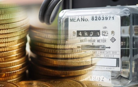 Contor de electricitate cu monede, costă factura de energie electrică