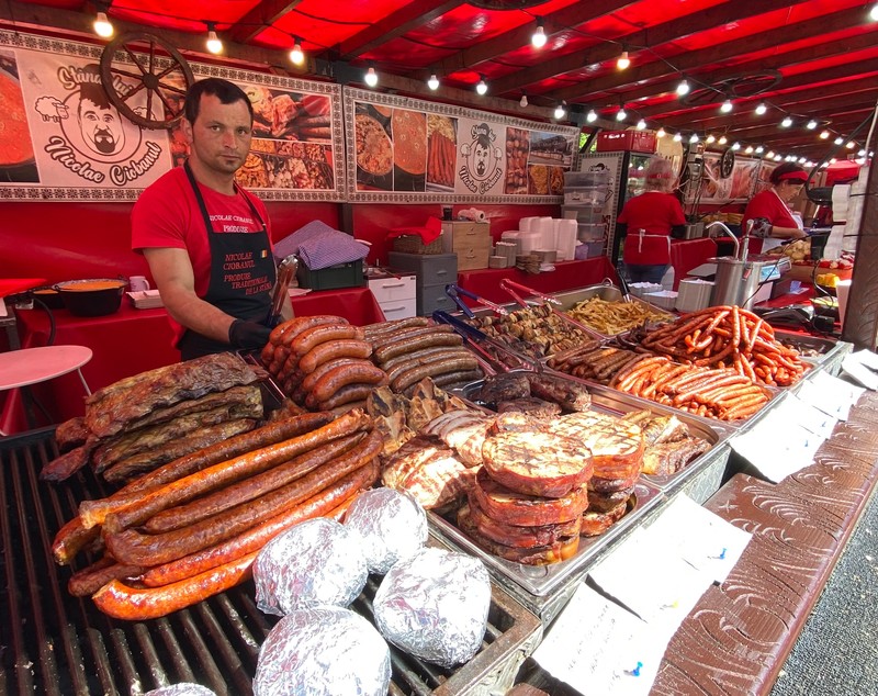 Evenimente gastronomice de 1 Mai în București: mici de un metru în parcul IOR și festin culinar lângă Arena Națională