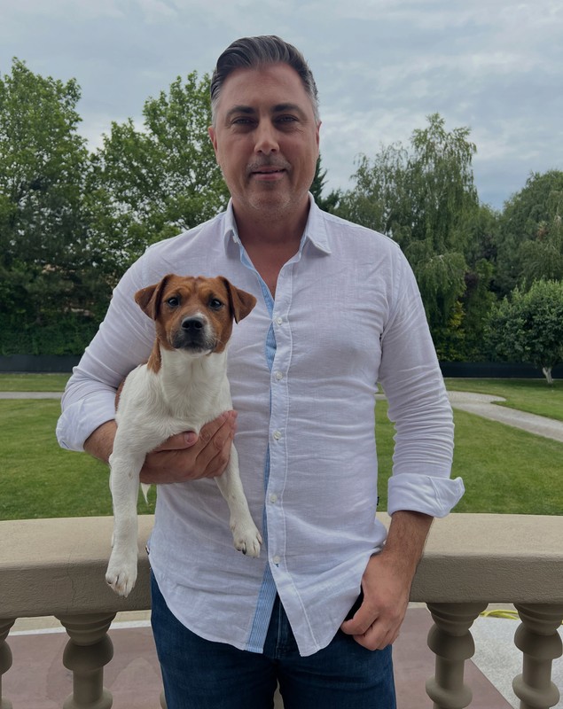 Alexandru Ciucu și-a găsit câinele pierdut în Pipera. Cairo a fost salvat în ultima secundă din fața unei mașini: „Am înlemnit”