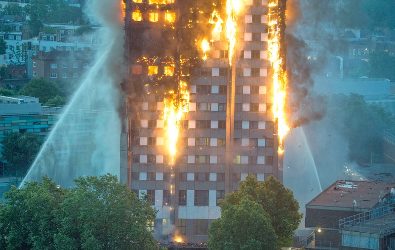 FOTO & VIDEO | Tragedia de la Grenfell Tower: 30 de oameni au murit, potrivit celui mai recent bilanț