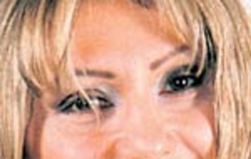 Flora Nastase i-a luat cainelui sau o sotie